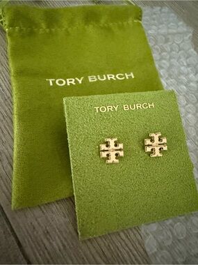 NWT! Tory Burch iconic Double-T Stud Earrings. Authentic - Gold tone